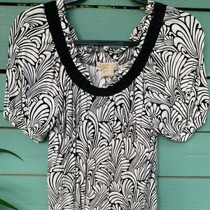 *EUC* MICHAEL Michael Kors B/W Swirl Blouse